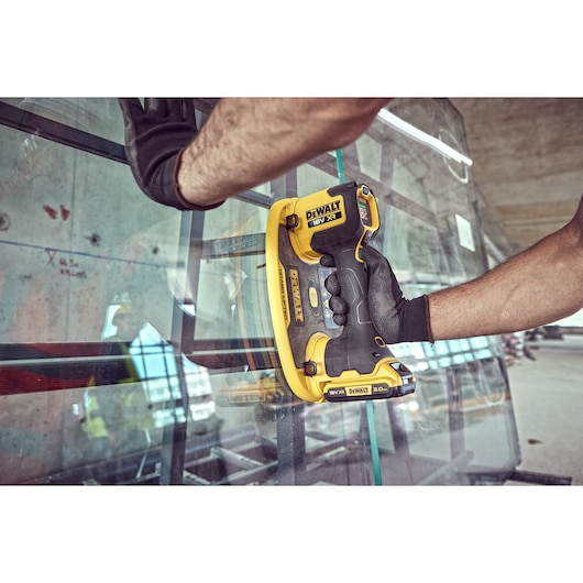 Grabo 18V XR Suction Lifter being attached to a pane of glass