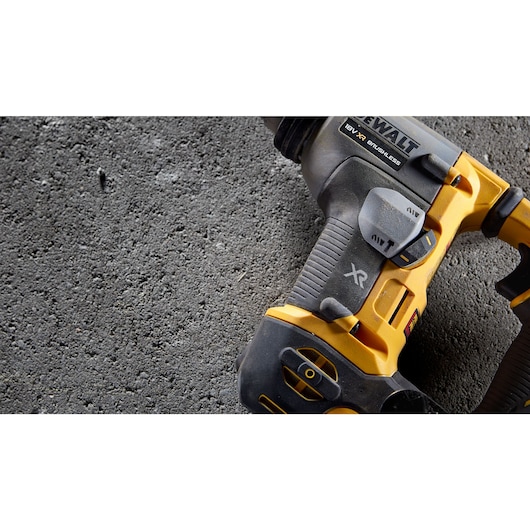 Perforateur-Burineur SDS-PLUS 18V XR Ultra Compact 1.4J 2 x 5.0Ah en Tstak Perforateur-Burineur SDS-PLUS 18V XR Ultra Compact 1.4J 2 x 5.0Ah en Tstak