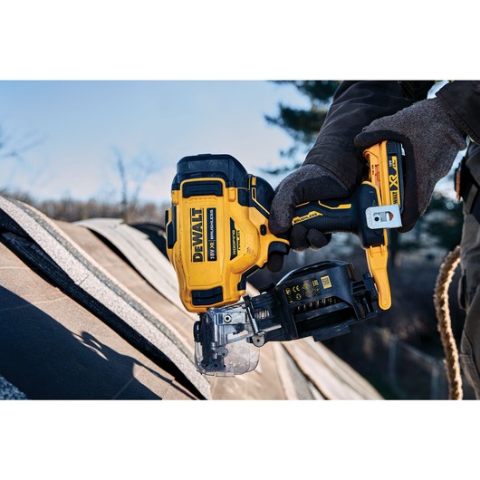 18V XR Brushless Cloueur à rouleaux pour roofing 2x 2.0Ah en coffret TSTAK