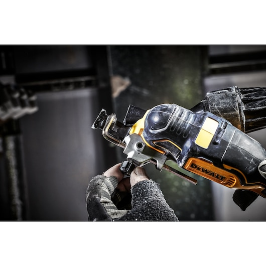 18V XR Brushless oscillerende multitool met 3 snelheden 2x5.0Ah