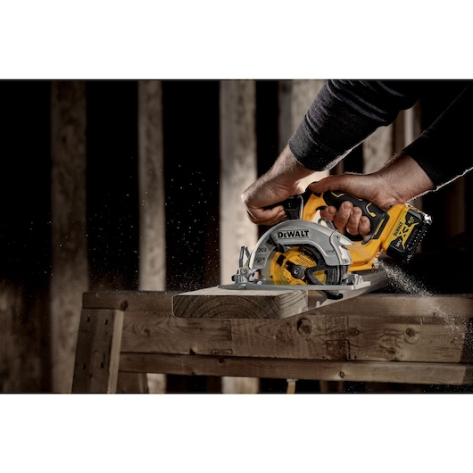 Scie Circulaire 12V XR Brushless 140mm en Tstak Scie Circulaire 12V XR Brushless 140mm en Tstak