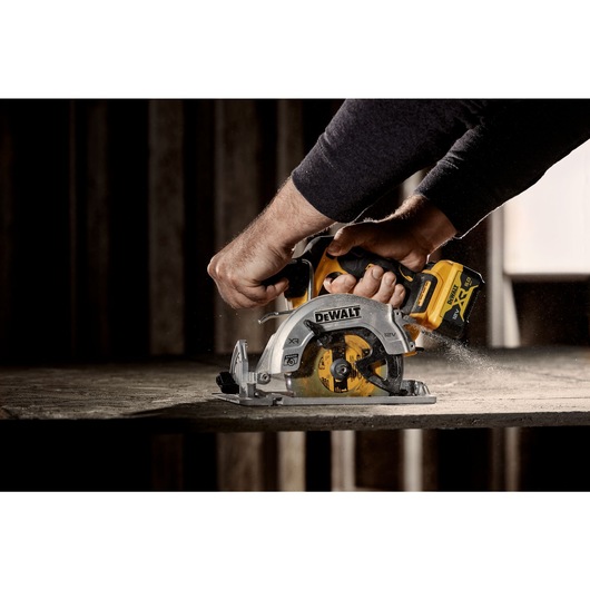 Scie Circulaire 12V XR Brushless 140mm en Tstak Scie Circulaire 12V XR Brushless 140mm en Tstak