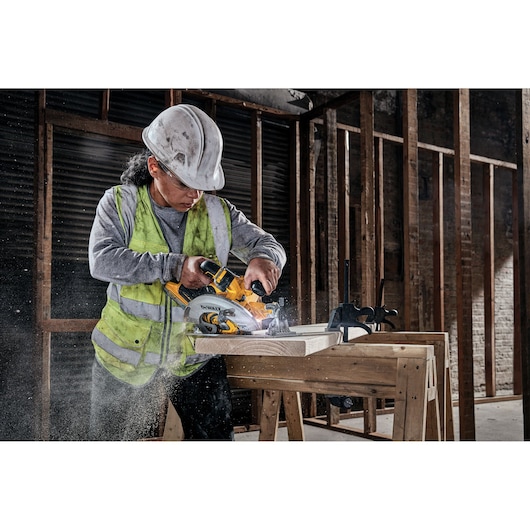 18V XR Brushless Circular Saw cutting wood on a work site 18V XR Brushless Circular Saw cutting wood on a work site