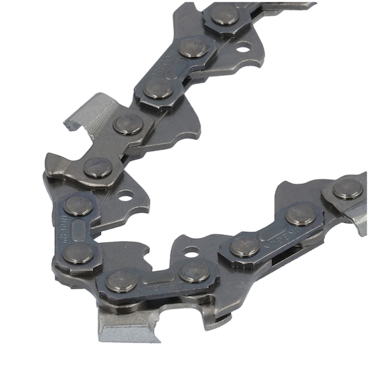 close up of chainsaw chain